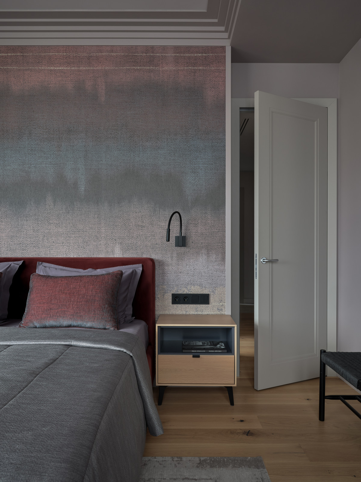 Современный интерьер с фиолетовыми акцентами