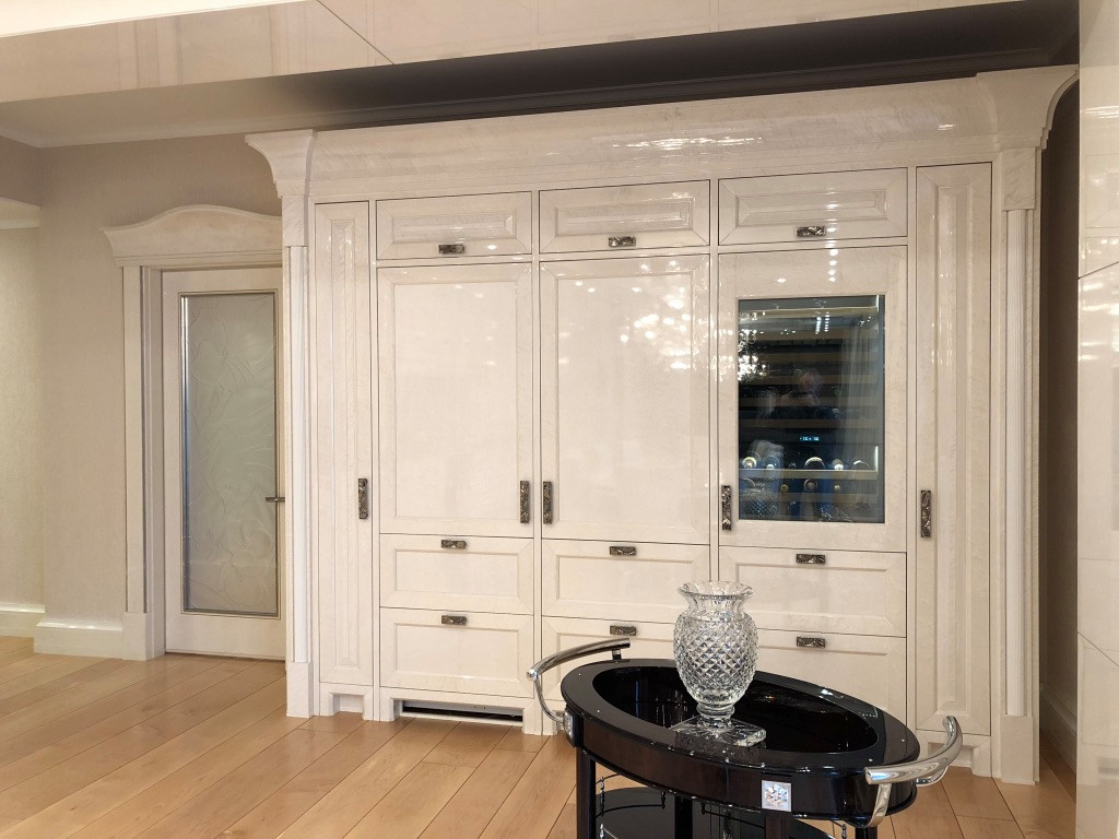 Кухня. Белый шпон «птичий глаз»