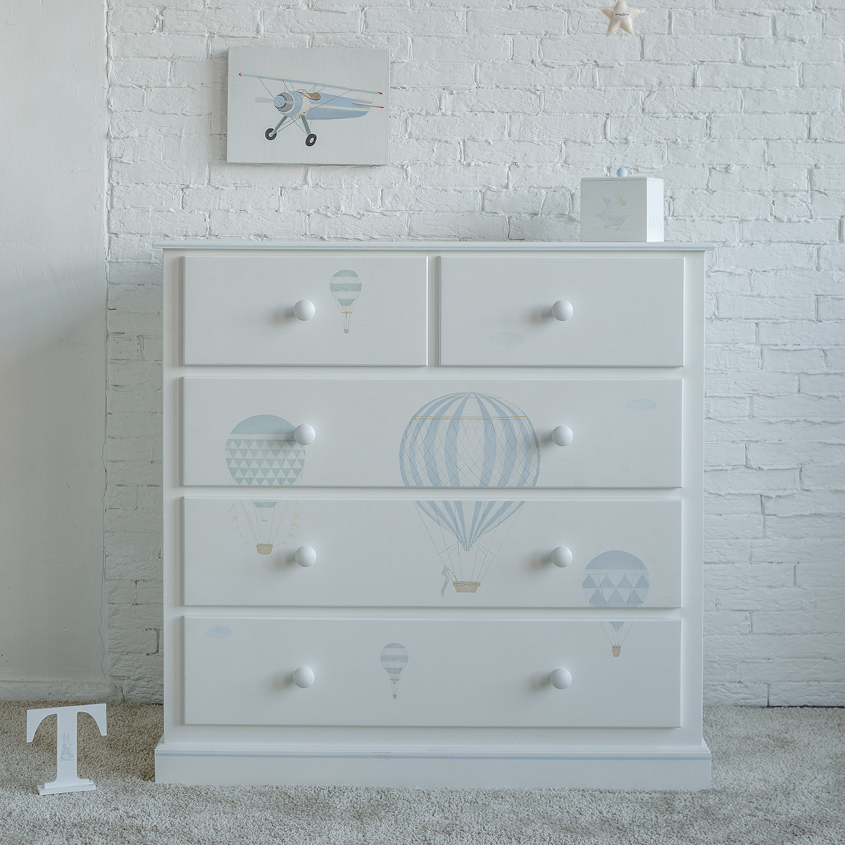 Обложка проекта: Комод с выдвижными ящиками и росписью