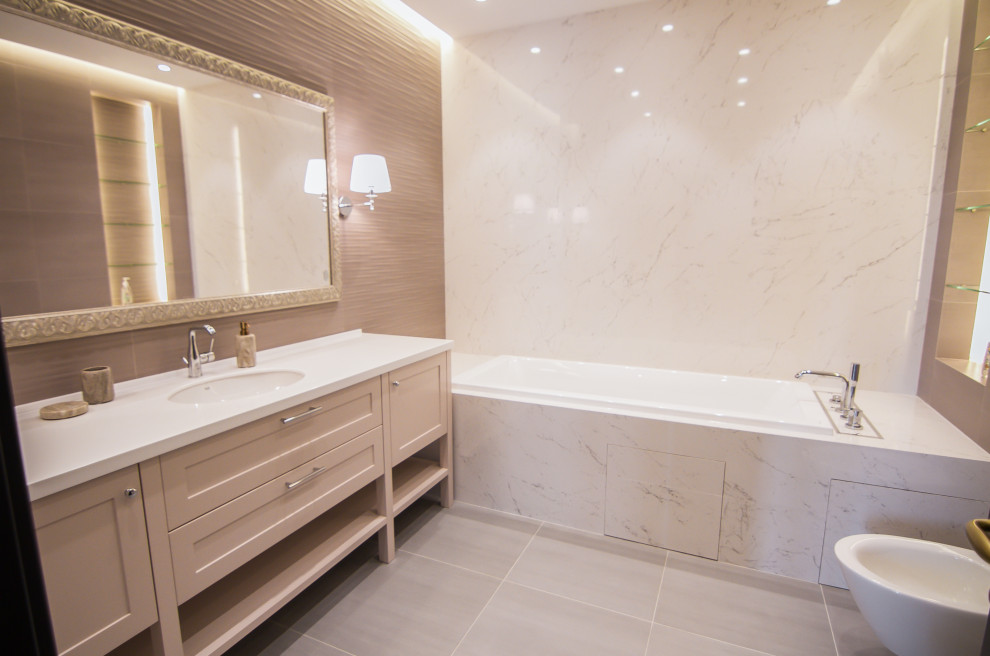 Светлая тумба в ванную