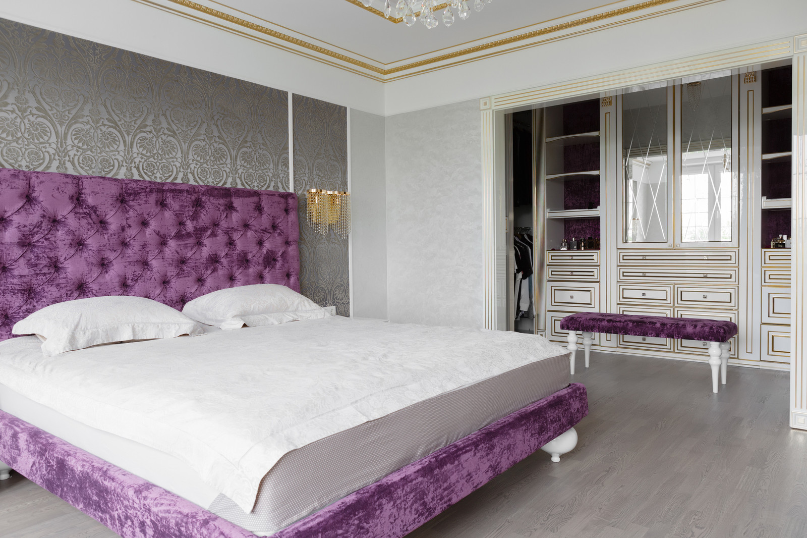 Дом с дворцовой роскошью.