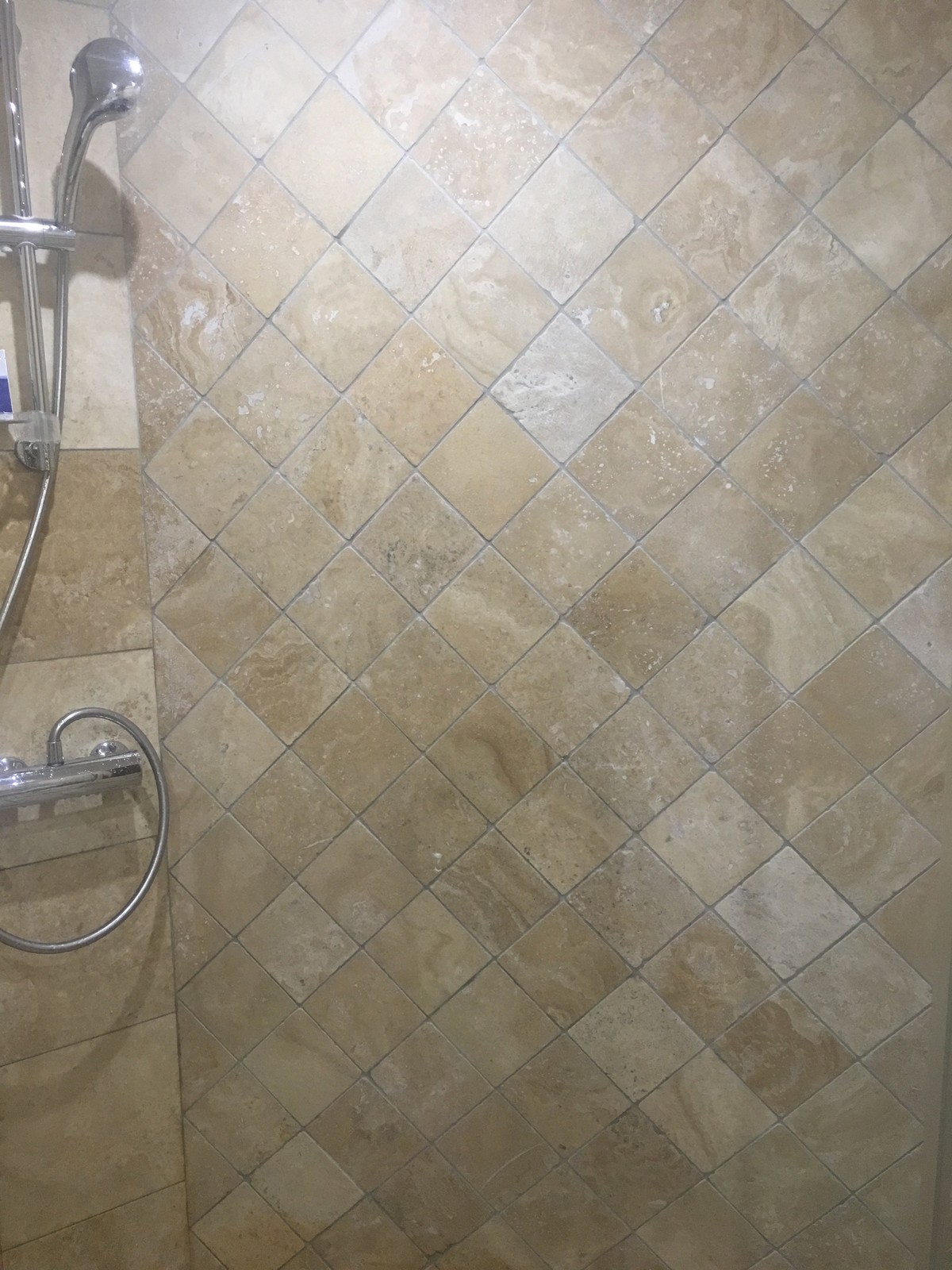 Травертин в ванной