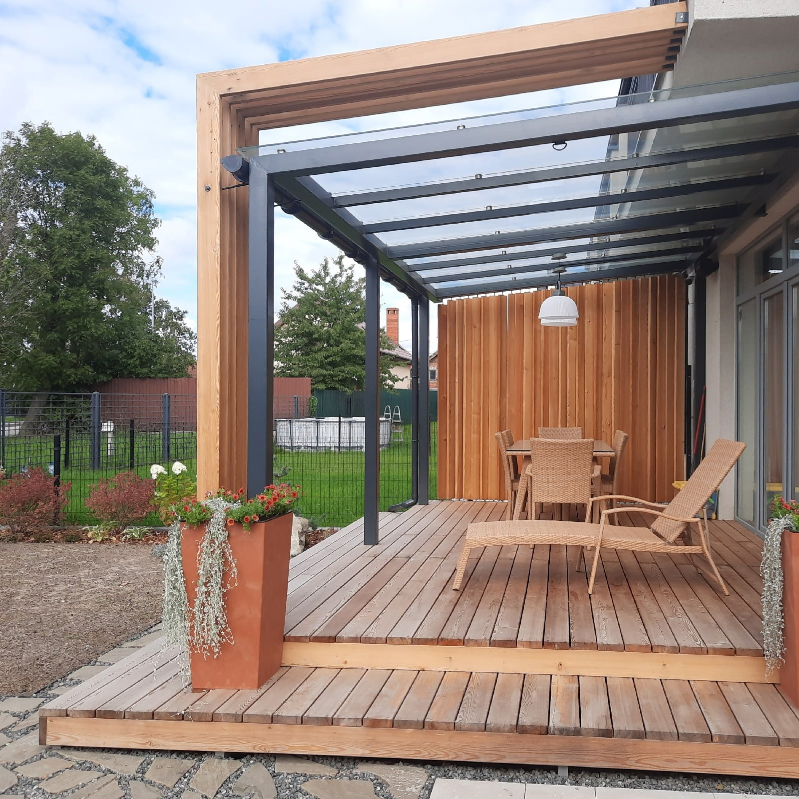 Обложка проекта: Сад с голубой скамьёй