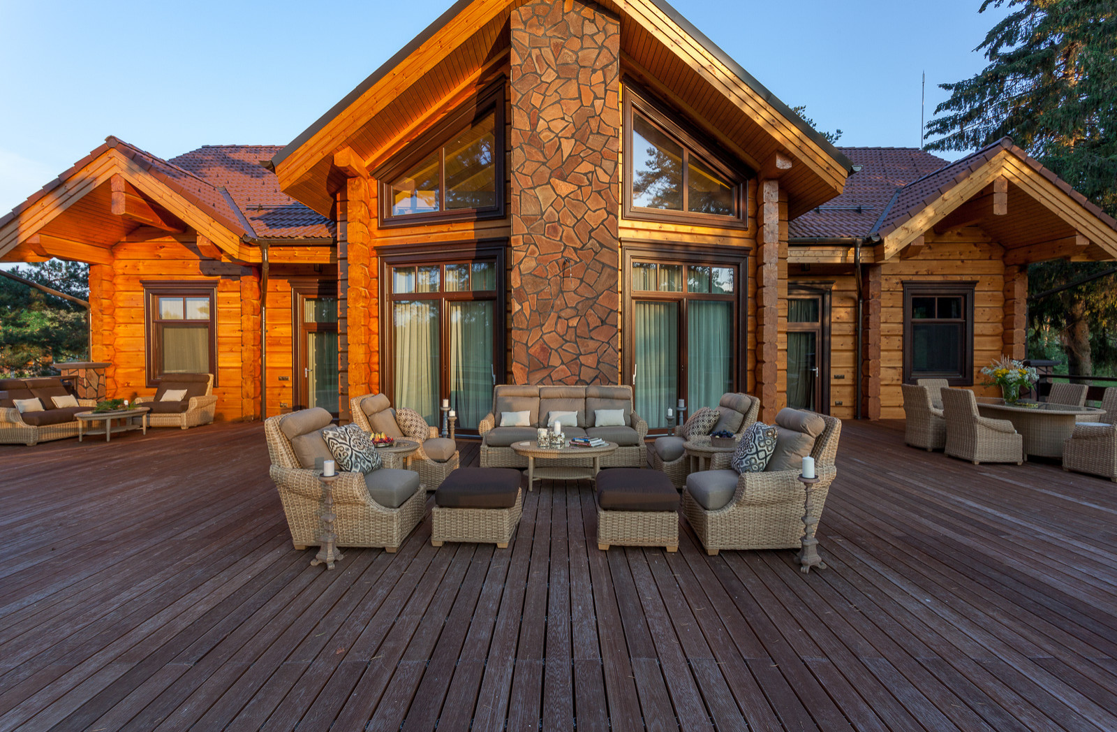 Деревянный дом в классическом стиле