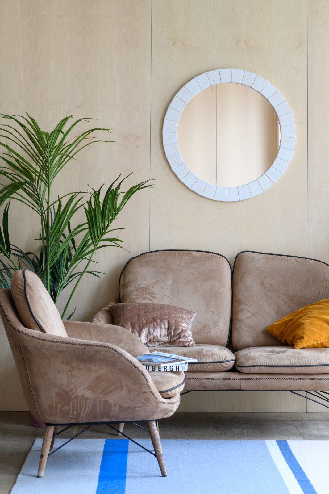 Обложка проекта: Круглые настенные зеркала в интерьере. Студия-мастерская