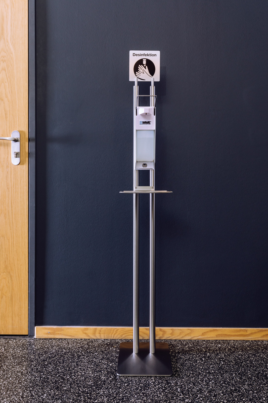 Диспенсер для антисептика, напольный. Материалы: латунь и нержавеющая сталь!