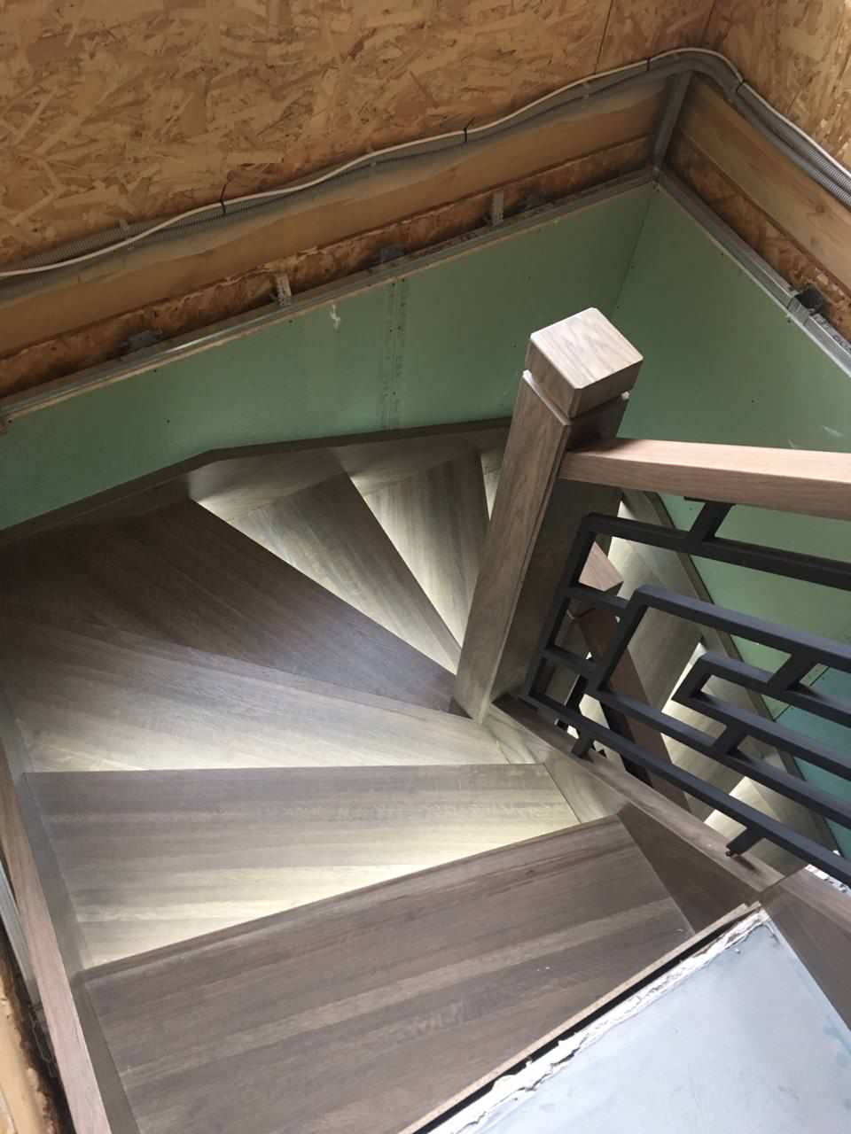 Обложка проекта: Лестница с подсветкой