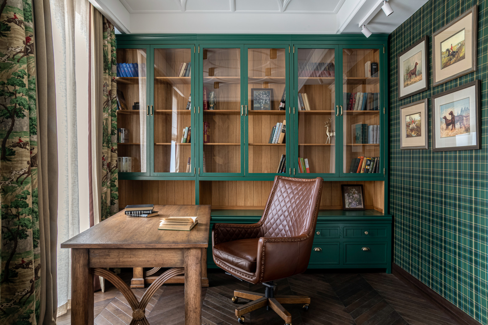 Houzz тур: Таунхаус с оливковой гостиной и чёрной детской