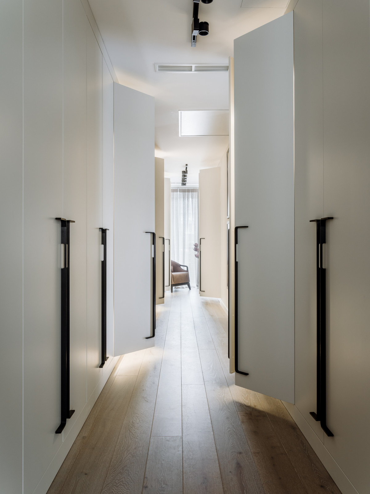 Обложка проекта: Гардеробные, камин, двери и премиум мебель / ГОРКИ-8