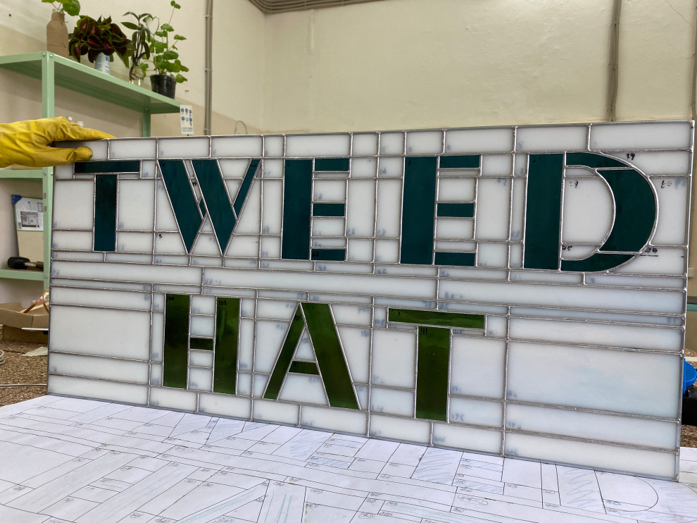 Обложка проекта: Витражные вывески