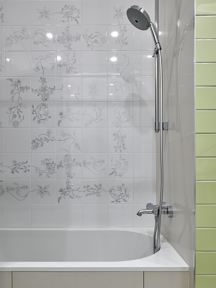 Черно-белая квартира с цветочной спальней