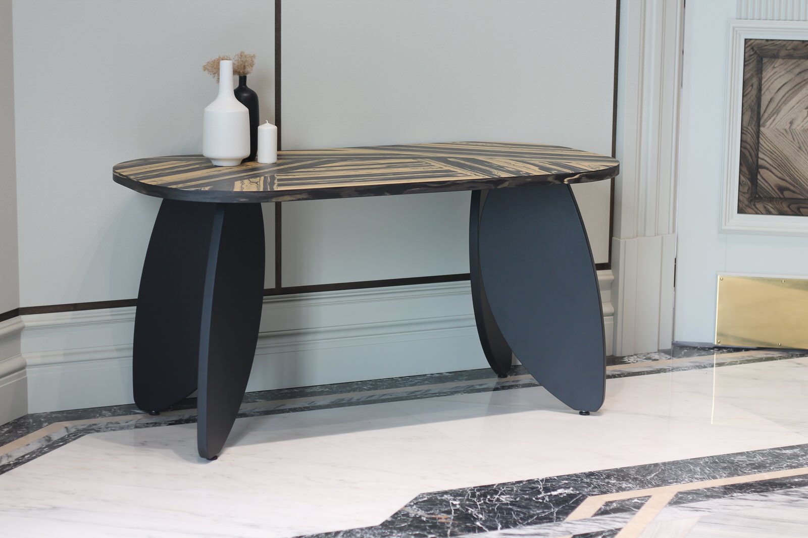 Стол обеденный