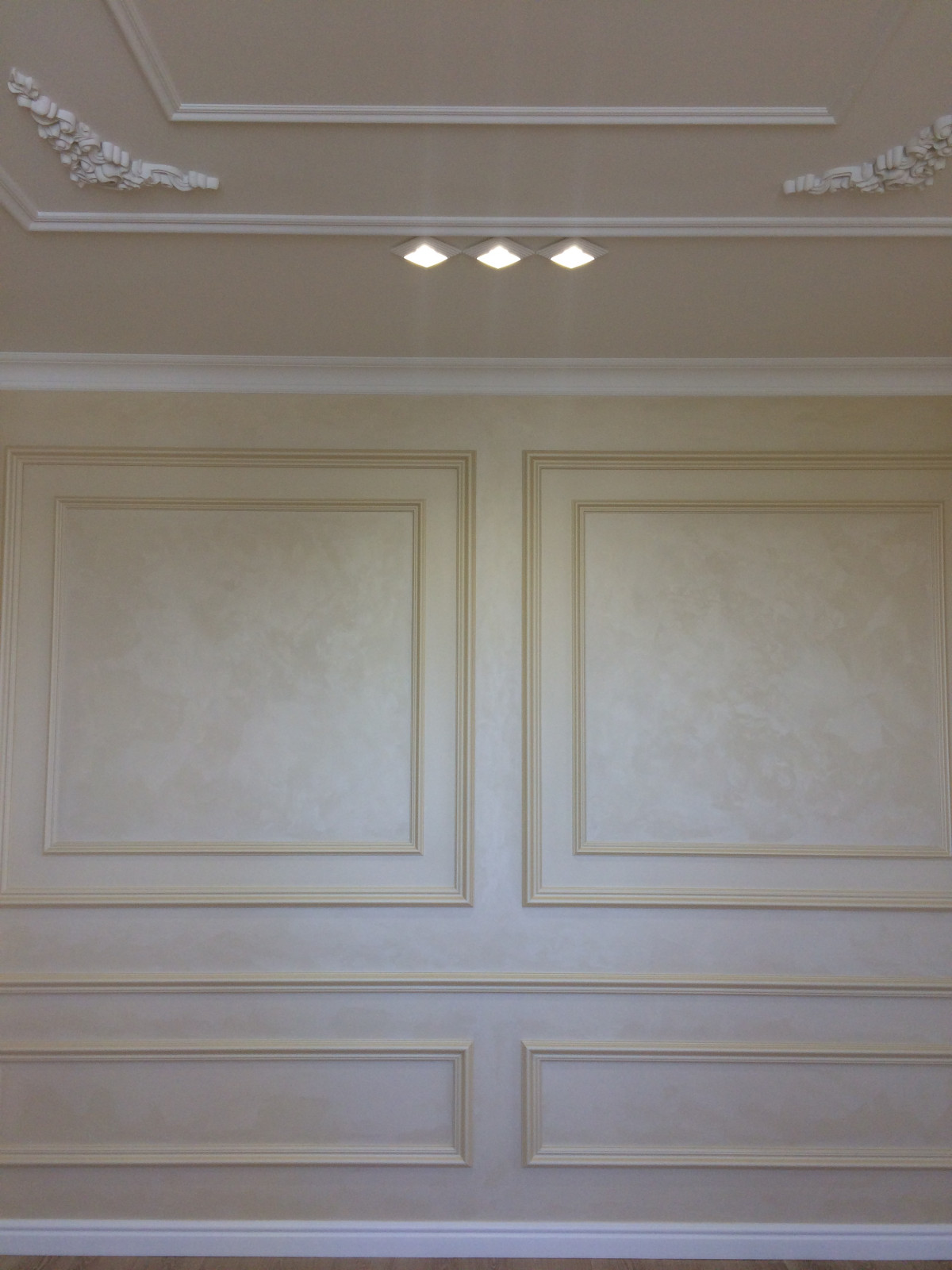 Обложка проекта: Декоративная штукатурка с эффектом шелка в частной квартире