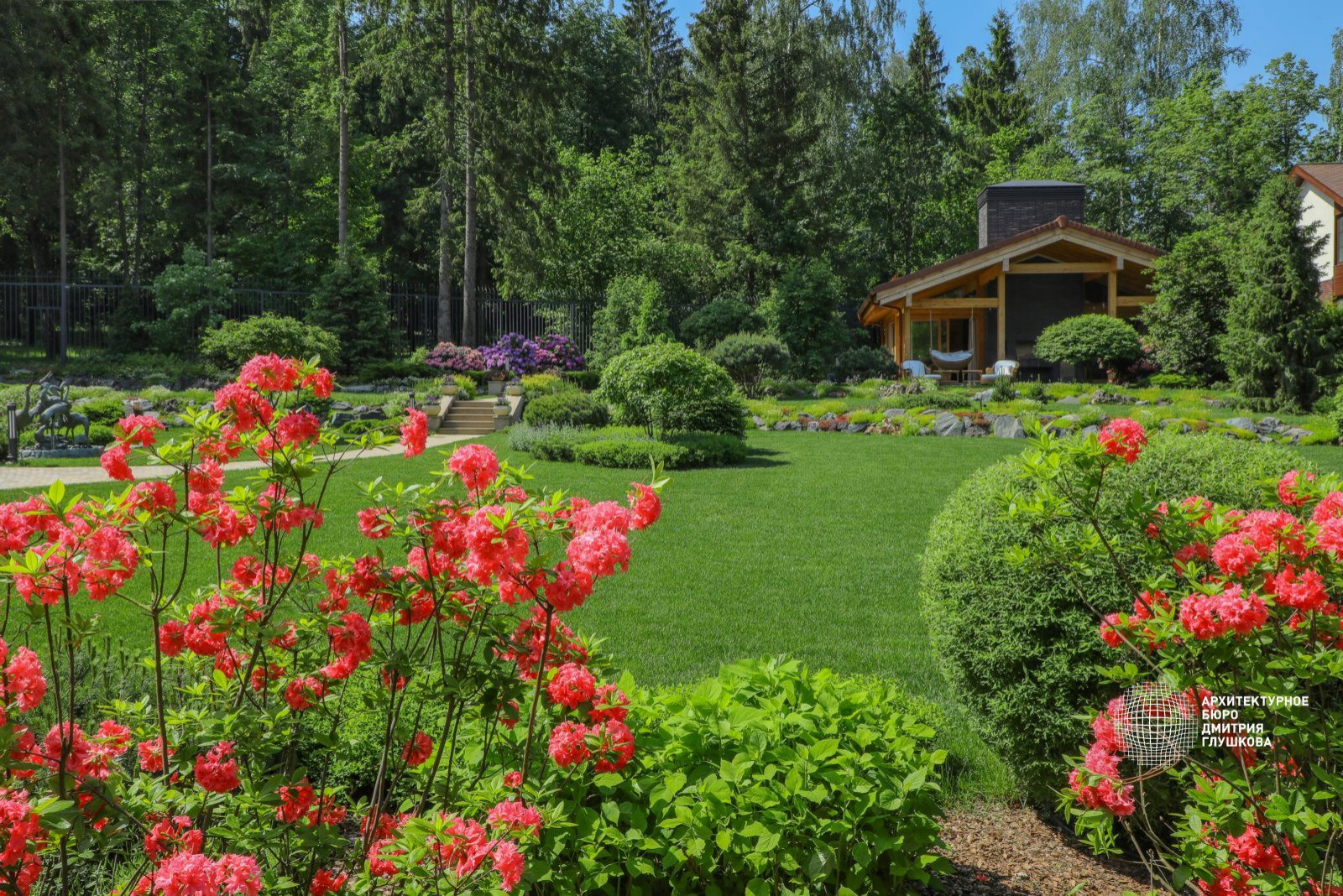 Усадьба Променад - вид на беседку