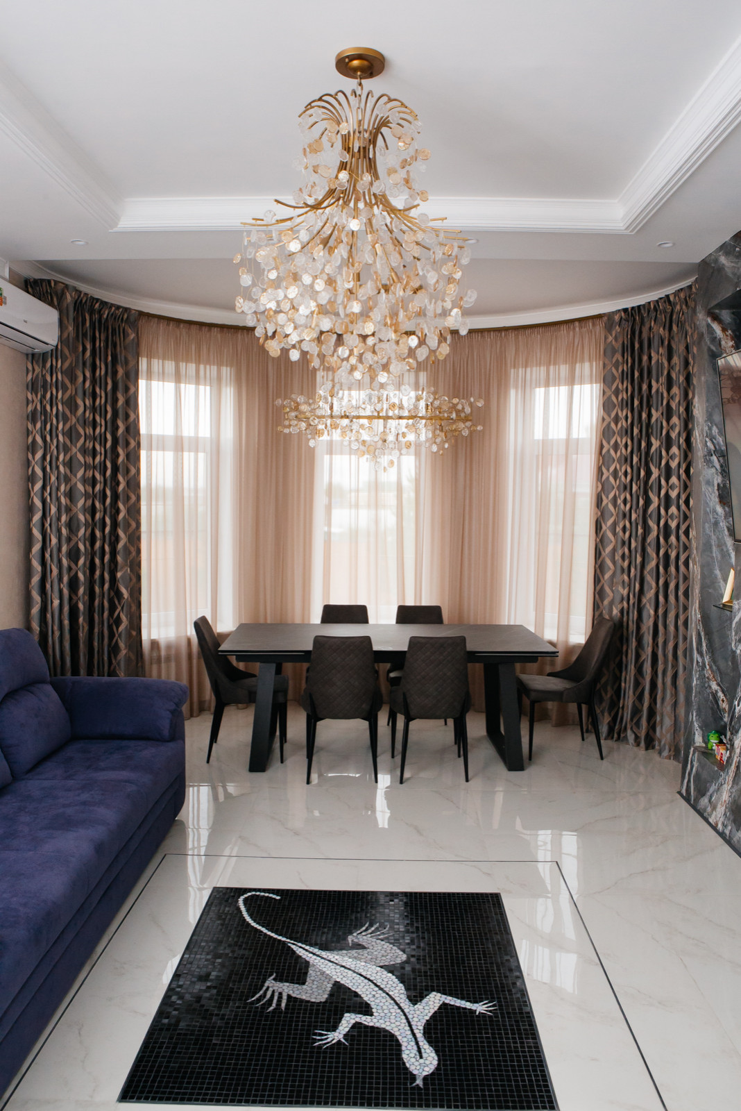 Обложка проекта: Шторы для гостиной с элементами из натурального мрамора на стенах