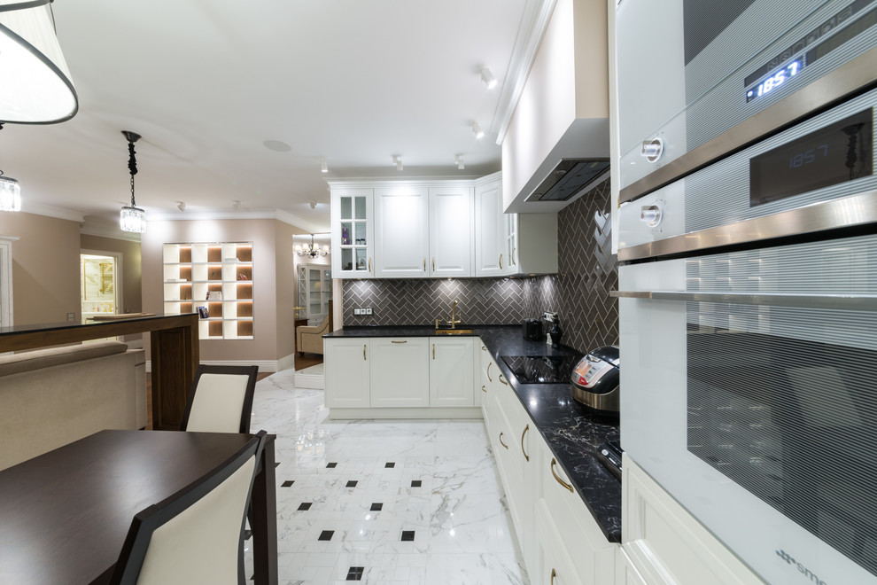 Светлая кухня-гостиная