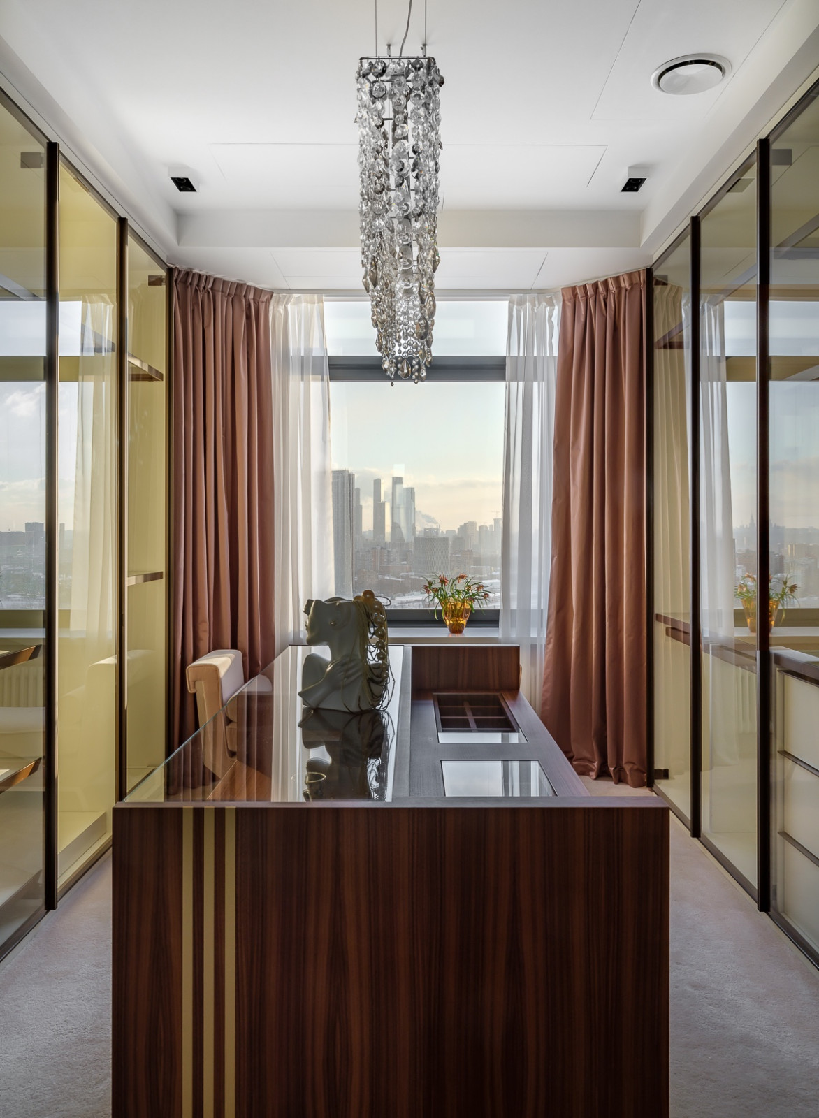 Люкс интерьер гардеробной в Квартире 160 кв. м. в стиле Неоклассика