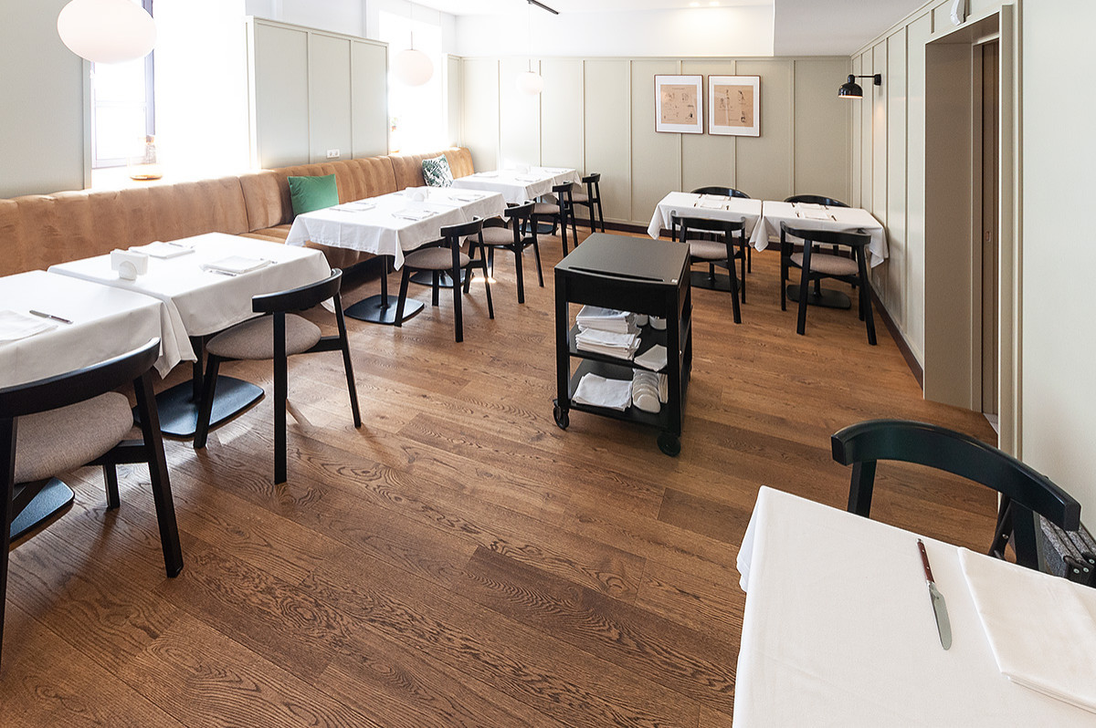 Обложка проекта: Ресторан Le Gosse в Минске. Паркетная доска.