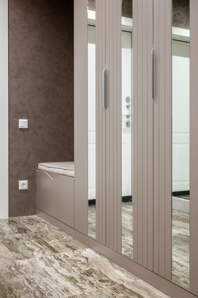 Шкаф с интегрированными зеркалами