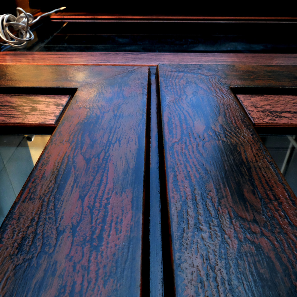 Декор входной пластиковой двери для салона красоты.