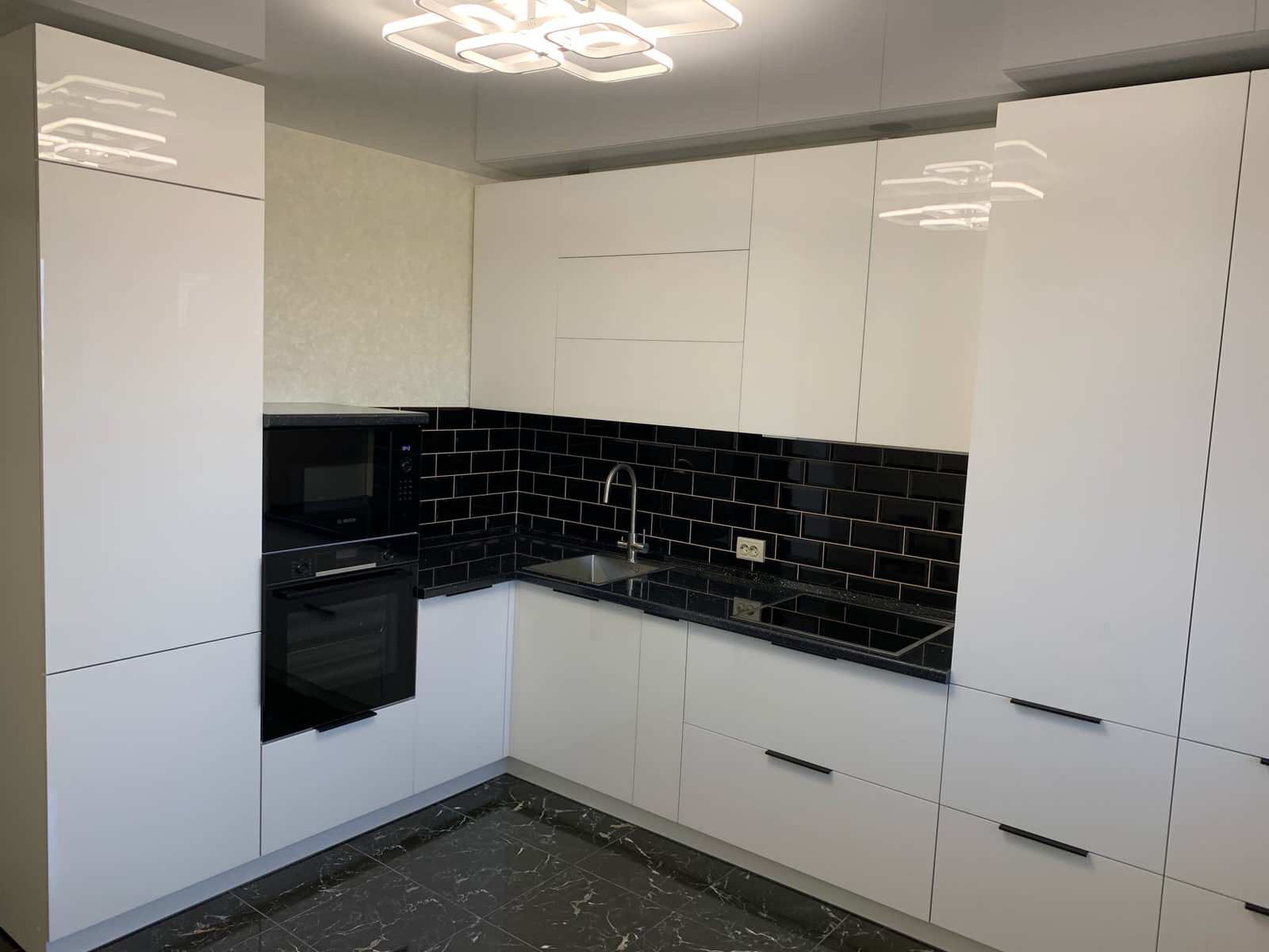 Обложка проекта: акриловое стекло белое.