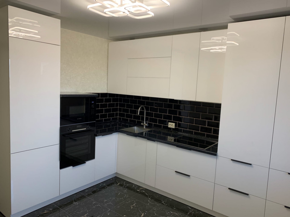 Обложка проекта: акриловое стекло белое.