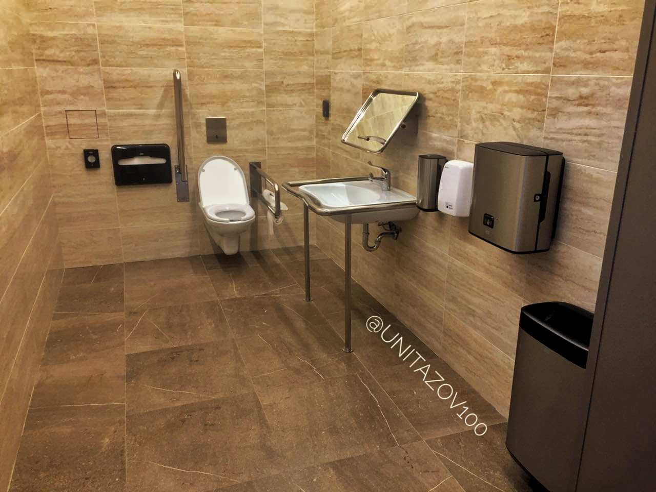 Обложка проекта: Аэропорт Емельяново Красноярск