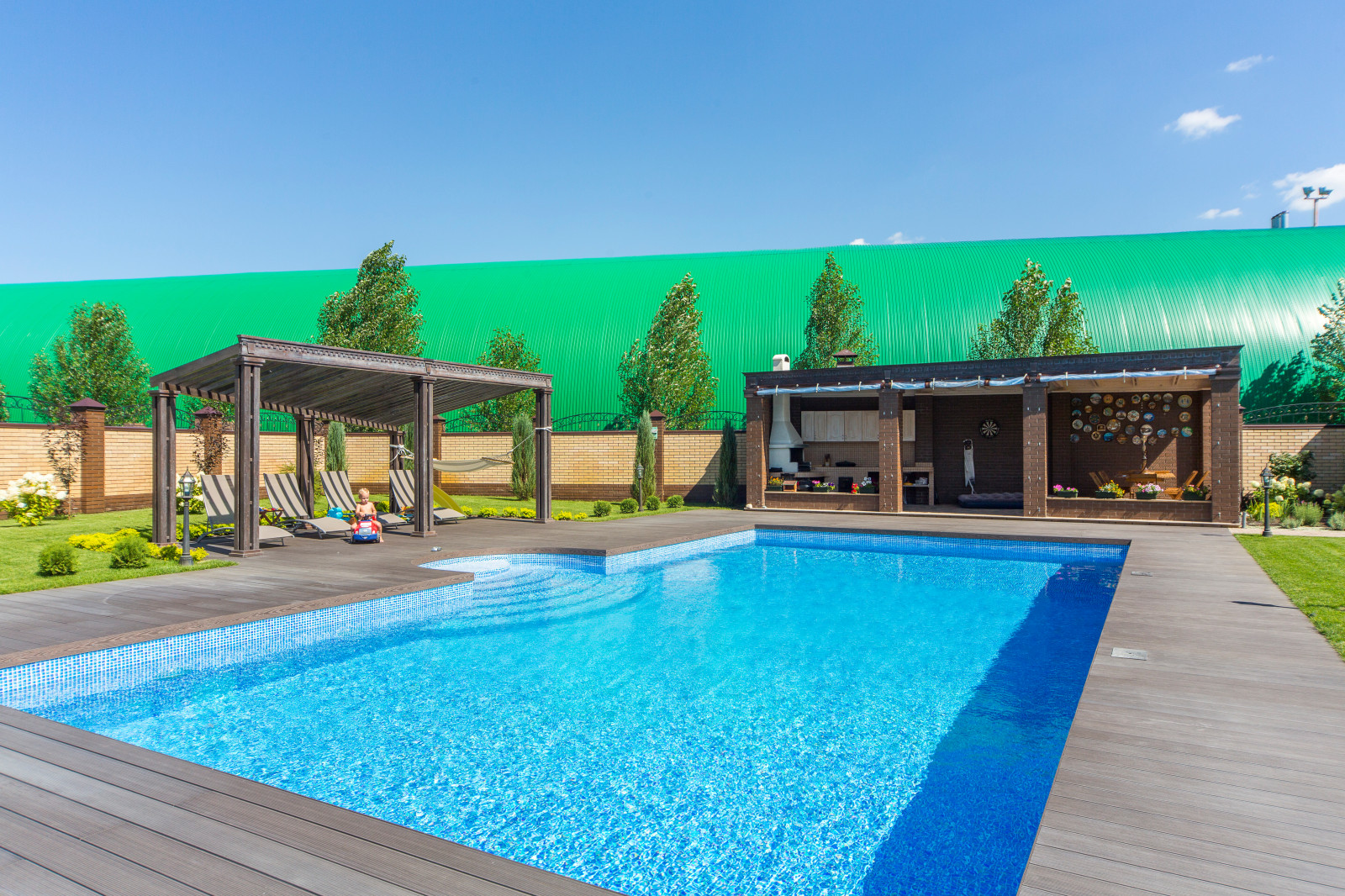 Дом на берегу реки