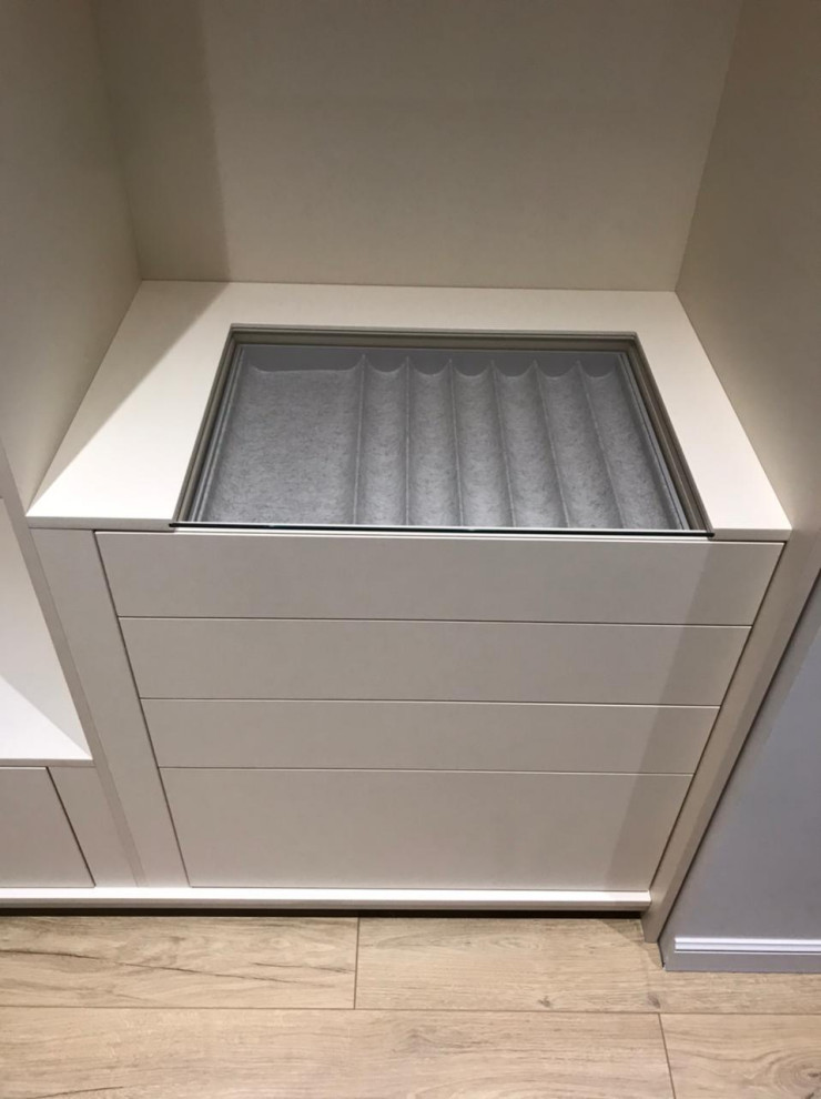 Встроенный шкаф с раздвижными створками