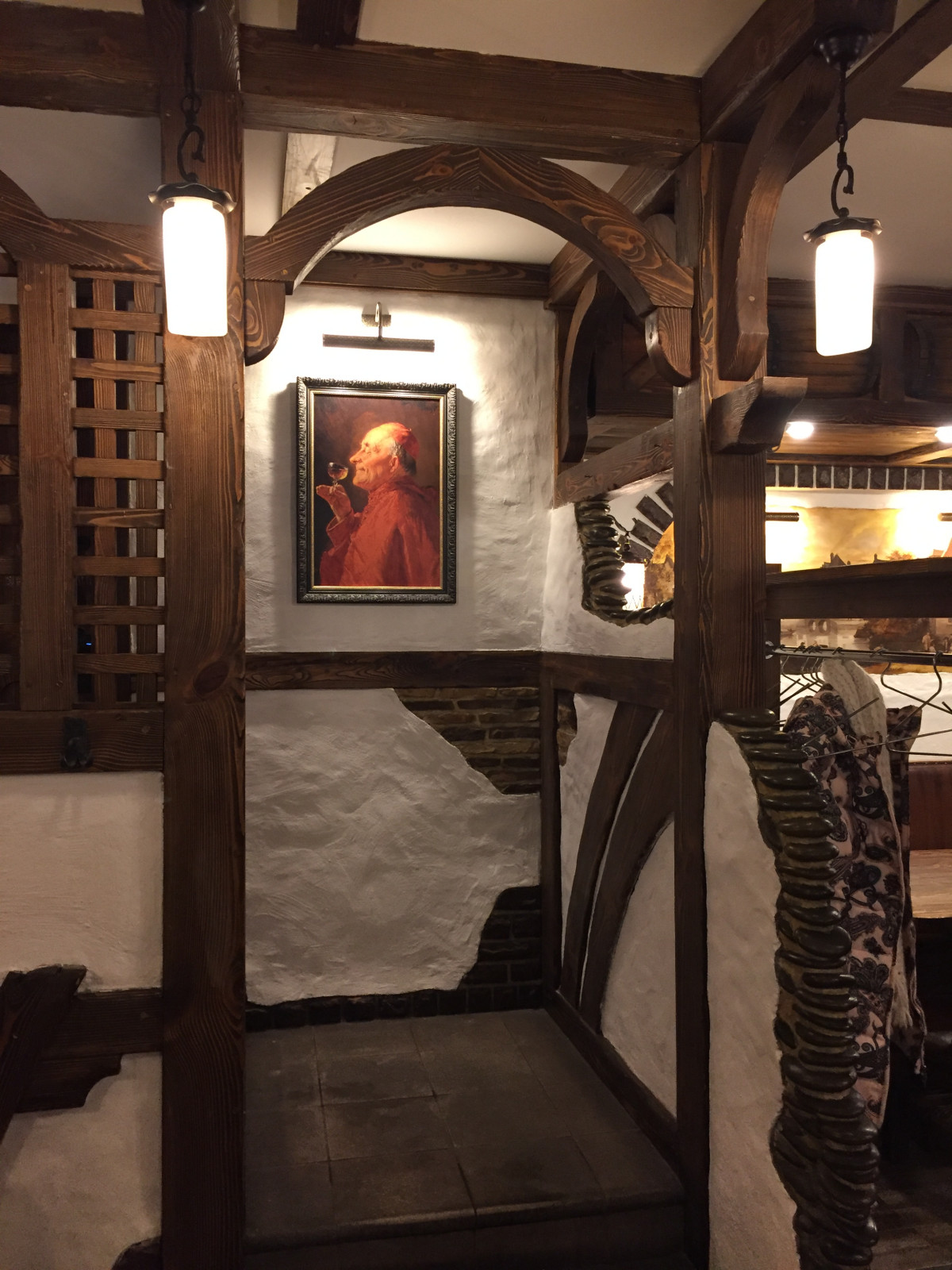 Обложка проекта: Пивной бар в средневековом стиле.