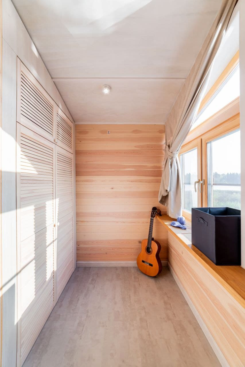 Обложка проекта: Шкаф с жалюзийными фасадами из массива