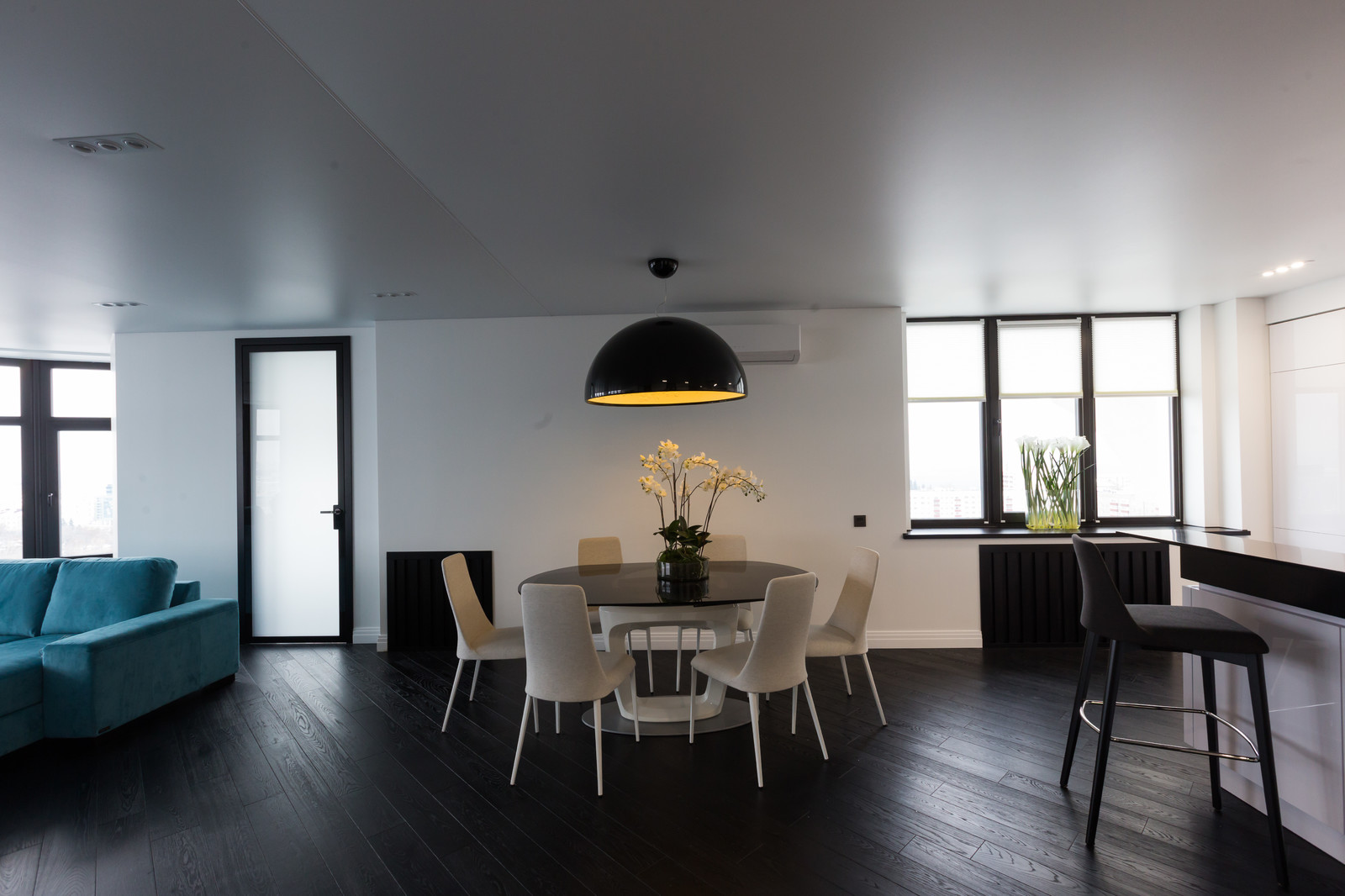 АПАРТАМЕНТЫ В ЧЕРНО-БЕЛЫХ ТОНАХ