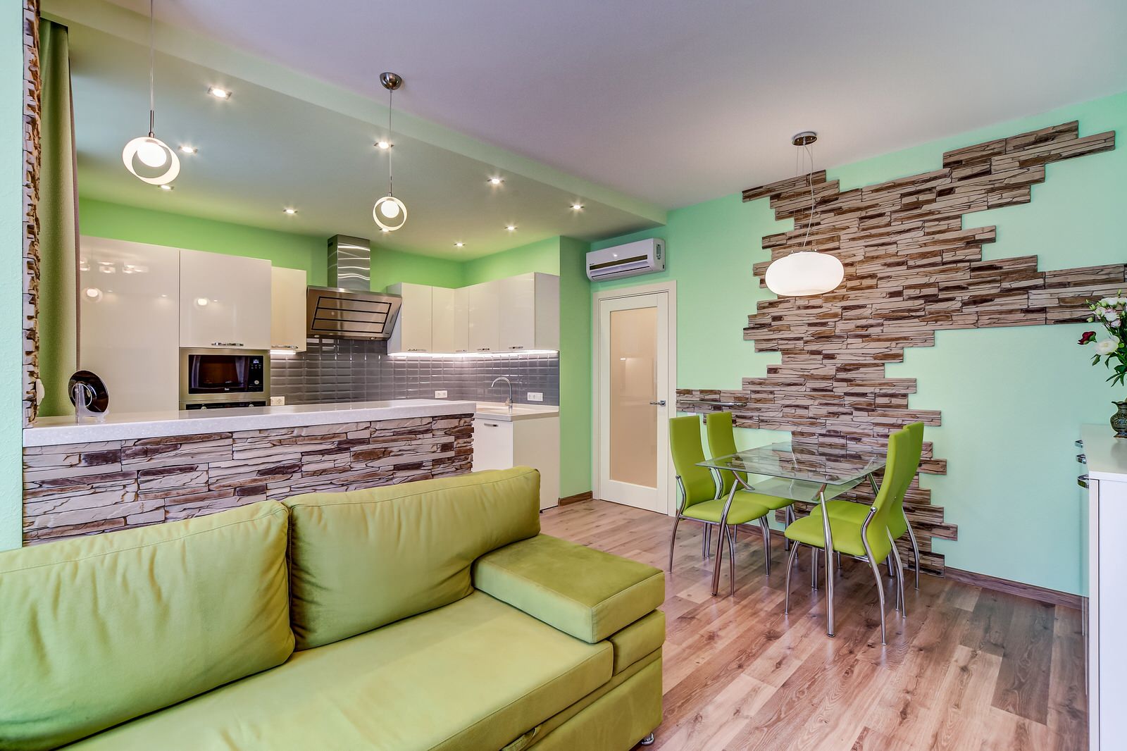 2к квартира, пр. Орджоникидзе, Спб.