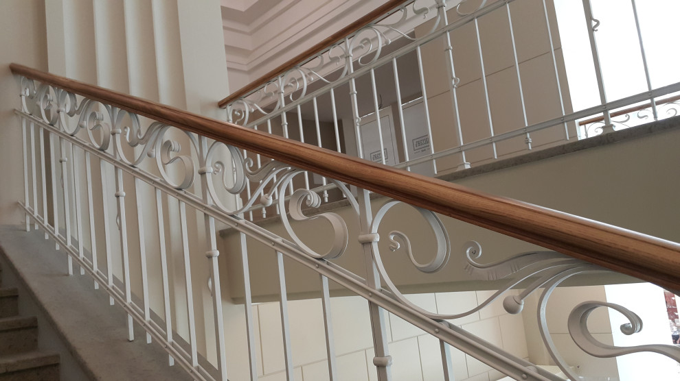 Лестницы из металла