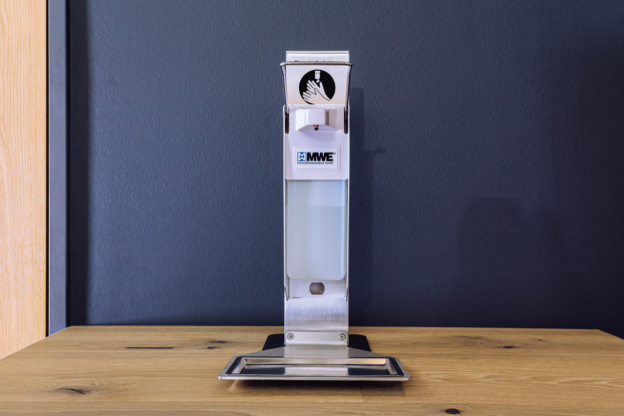 Диспенсер для антисептика, напольный. Материалы: латунь и нержавеющая сталь!