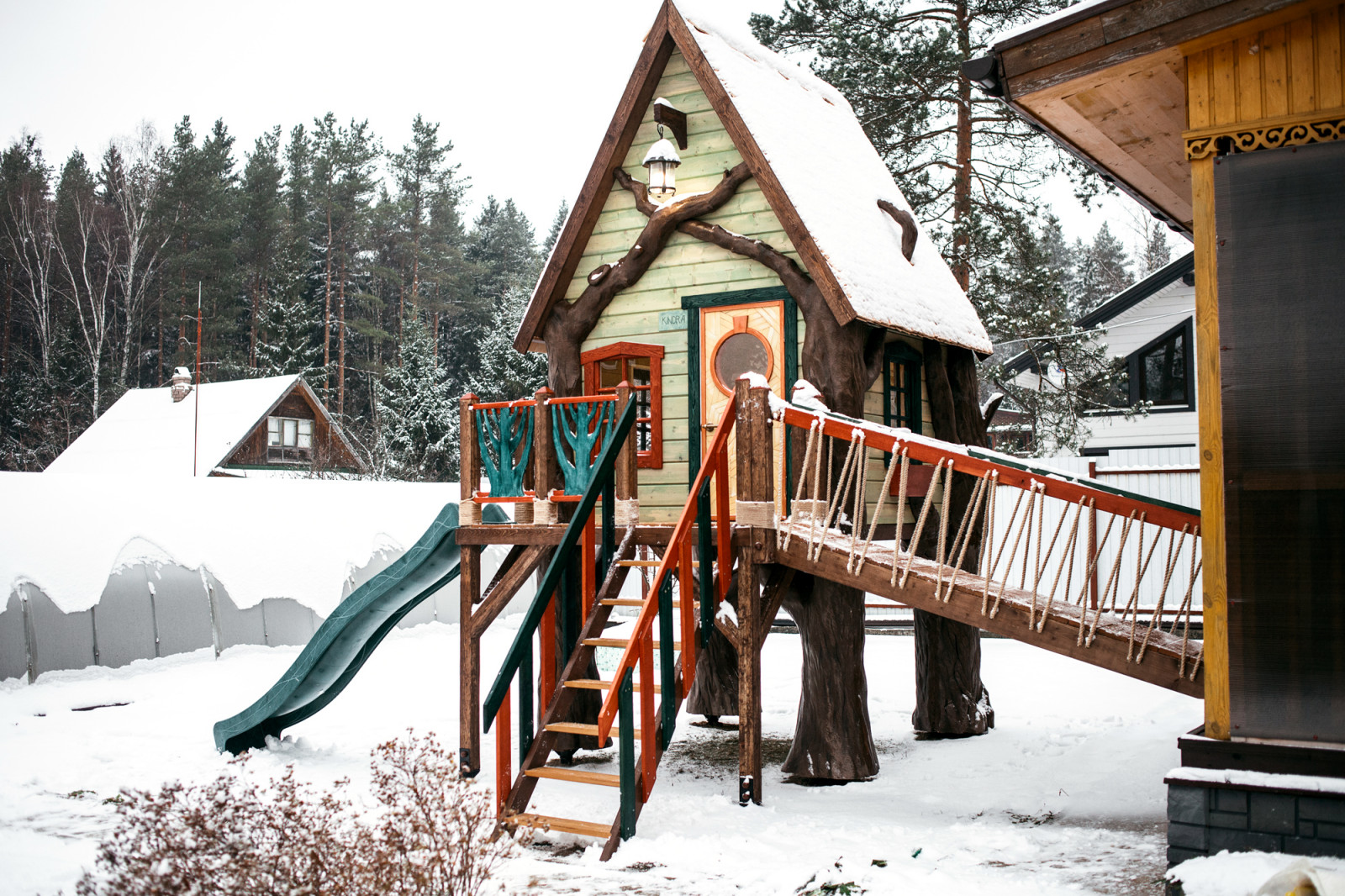 Домик на деревьях