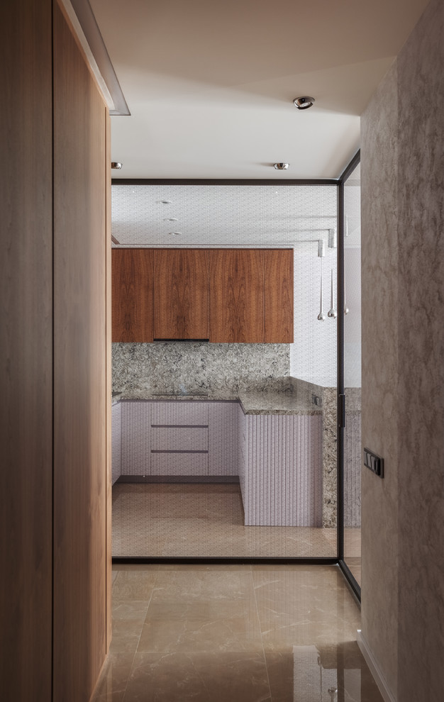 Обложка альбома: перегородки стекло