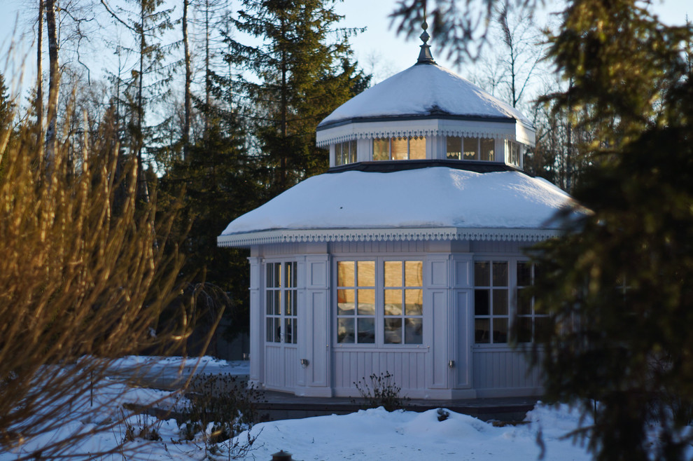 Традиционный летний павильон