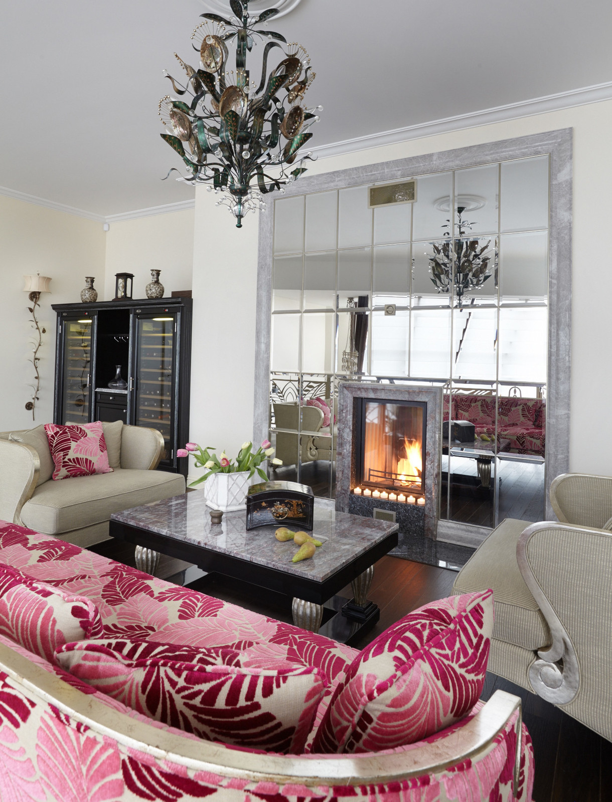 Двухуровневая квартира в центре Москвы, площадь 550 м.кв.