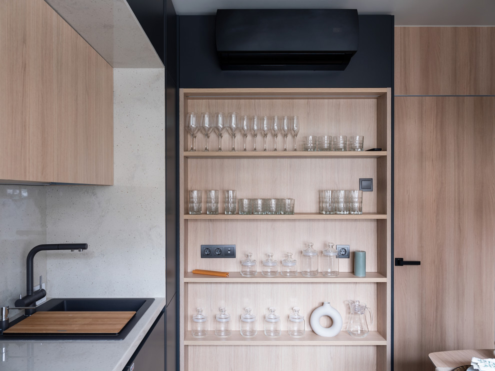 Кухня цвета сажи: Konigin Helena Black 60