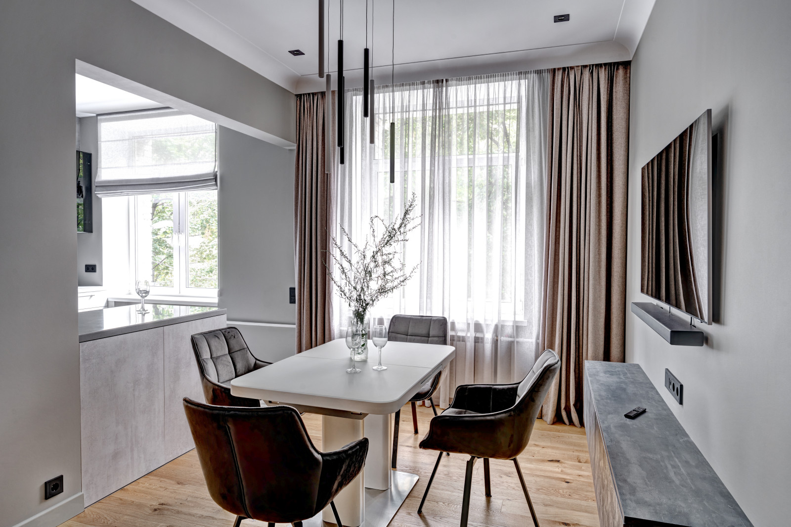 "Смокинг". Квартира на наб. Т. Шевченко