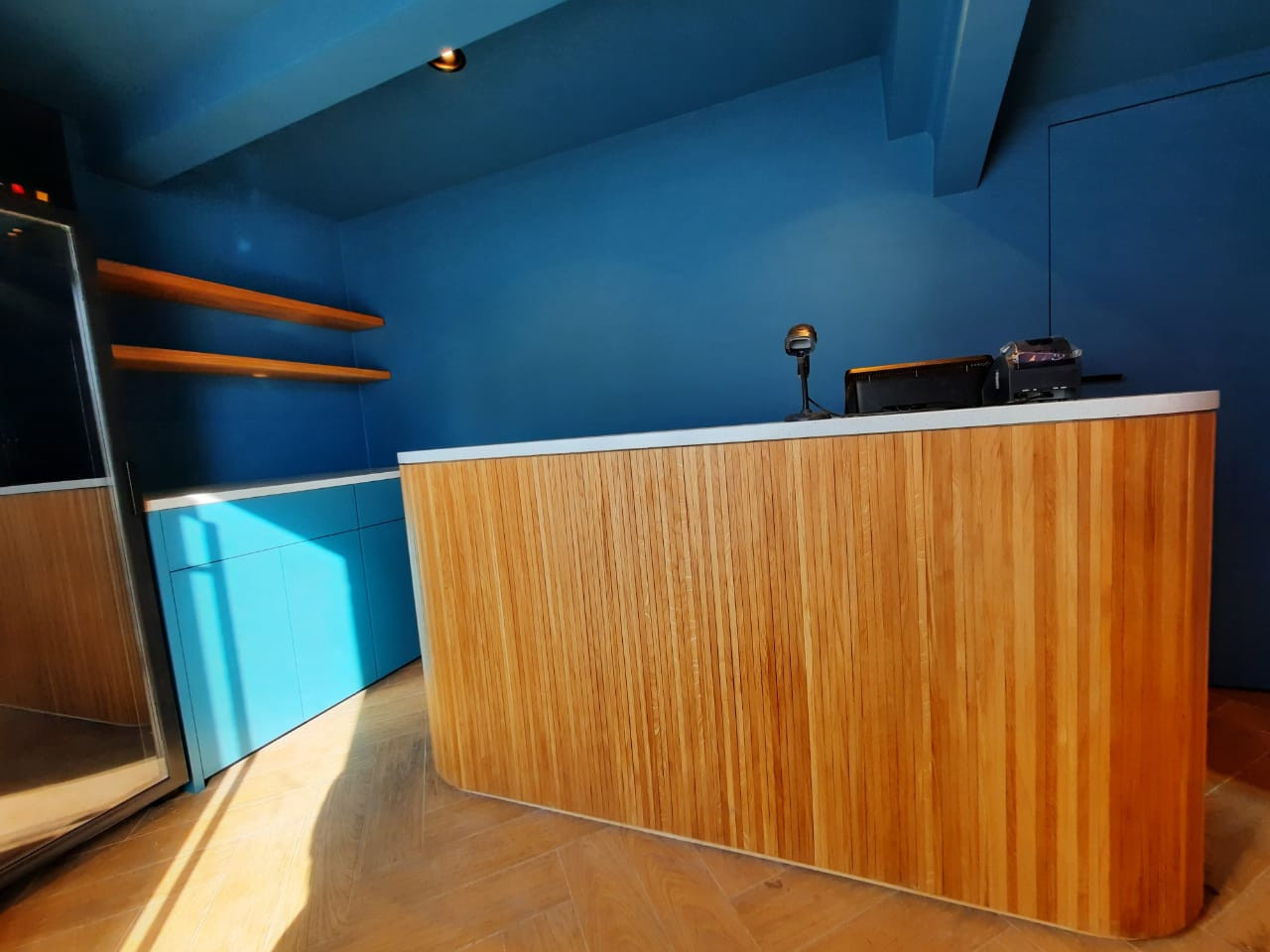 Обложка проекта: Винотека "Тепло"