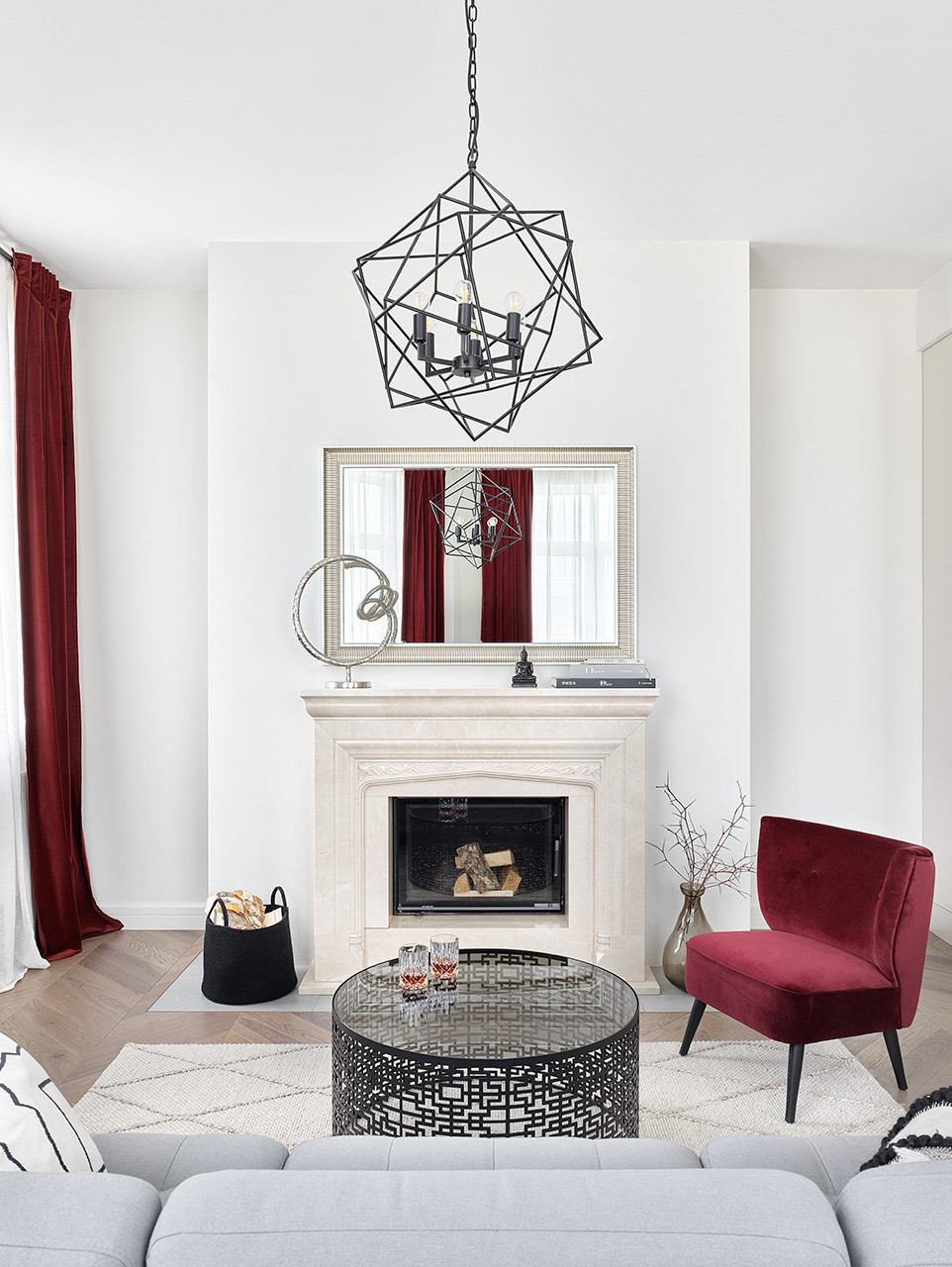 В гостях: Квартира с камином и открытым балконом