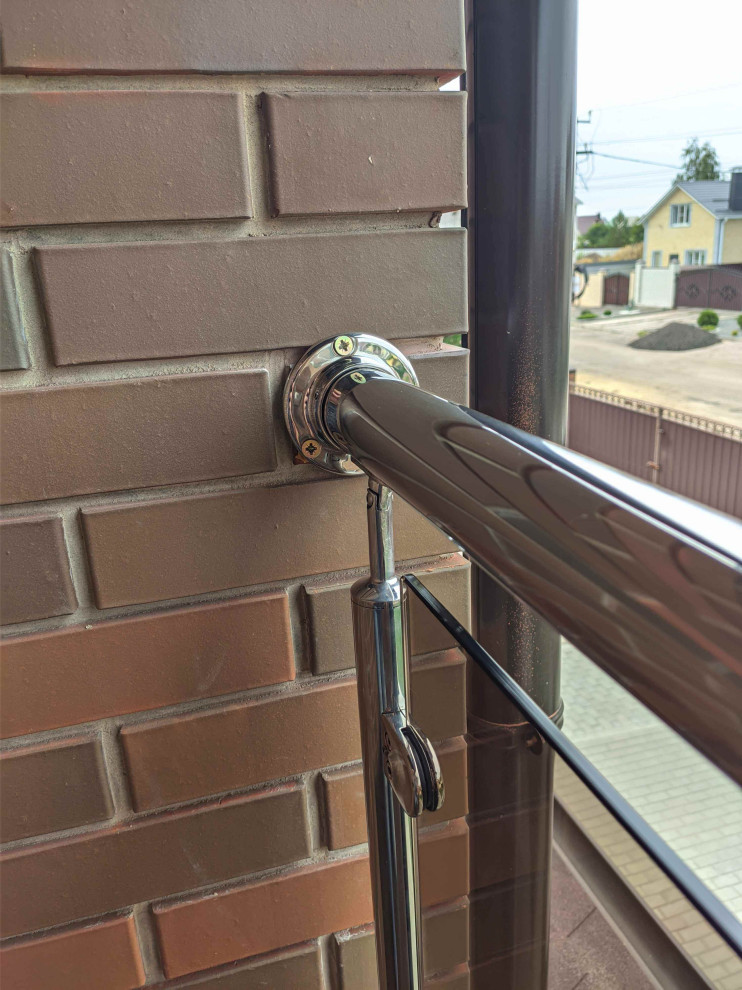 Балкон, ограждение - стекло на стойках