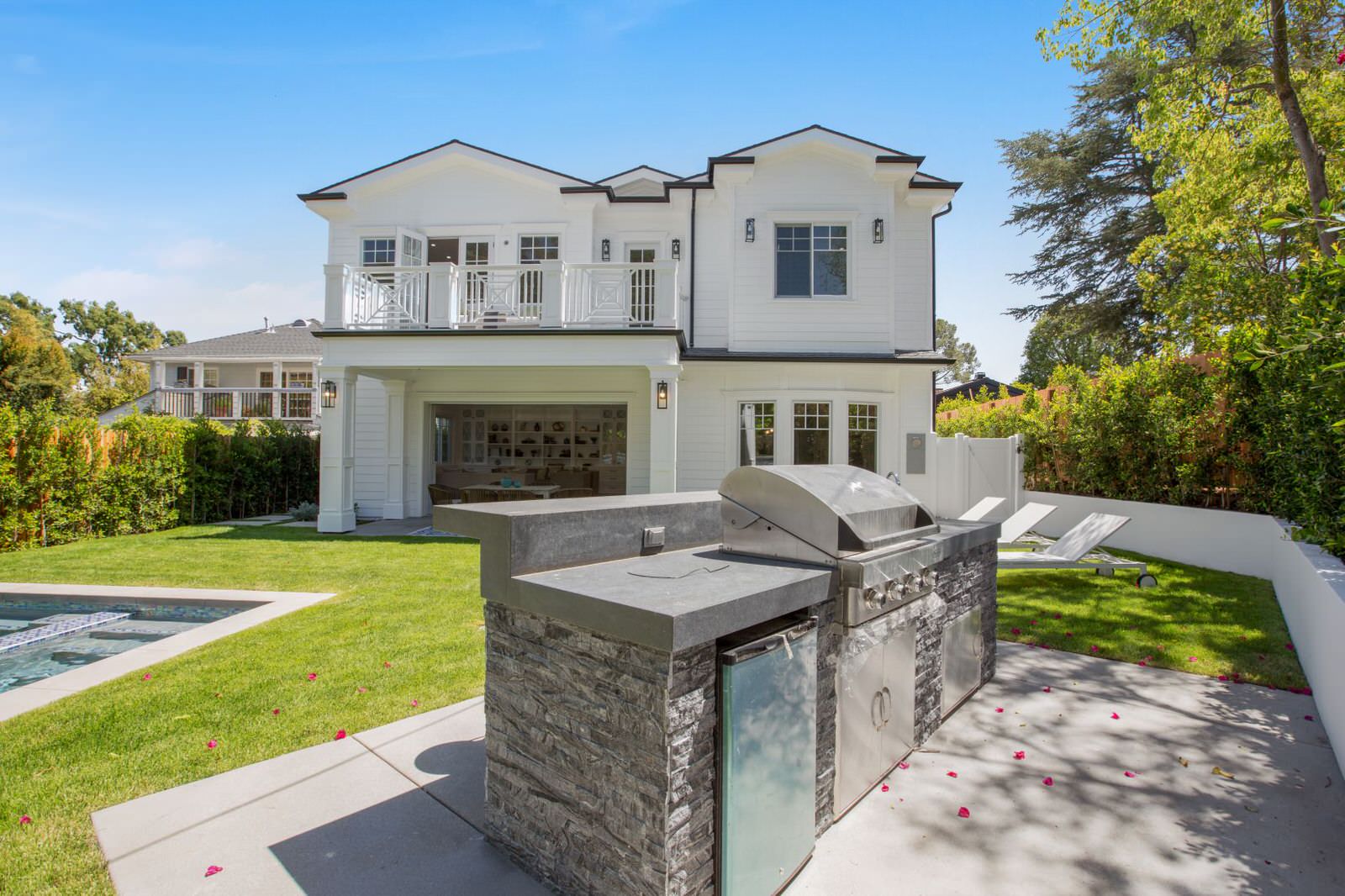 Дом в стиле Кейпкод на Шерман Оакс