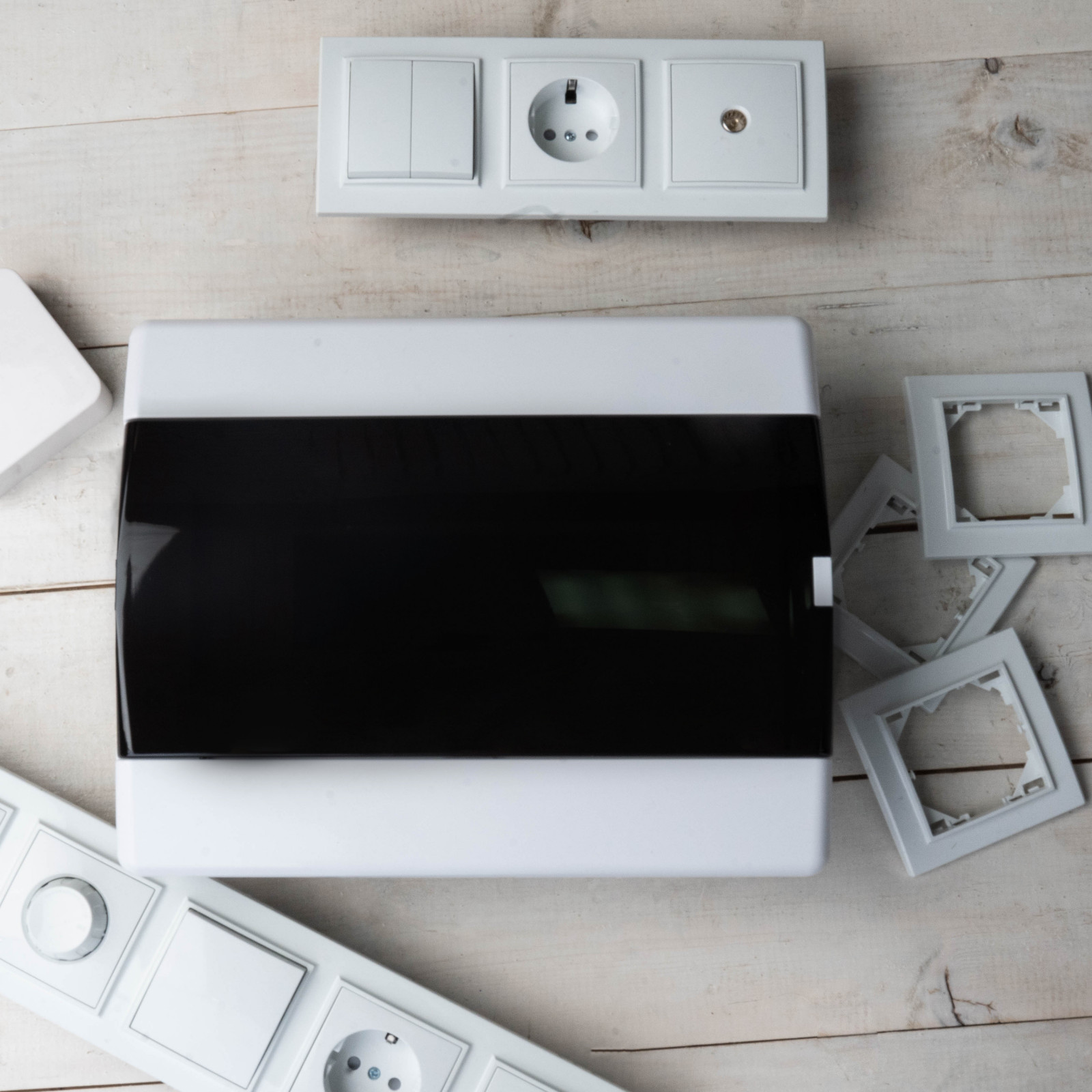 Обложка проекта: Распределительные щиты EKF