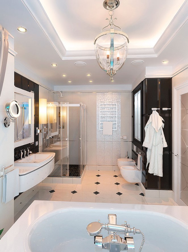 У Ростральных колонн