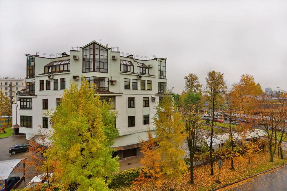 Трехкомнатная квартира на Крестовском 15