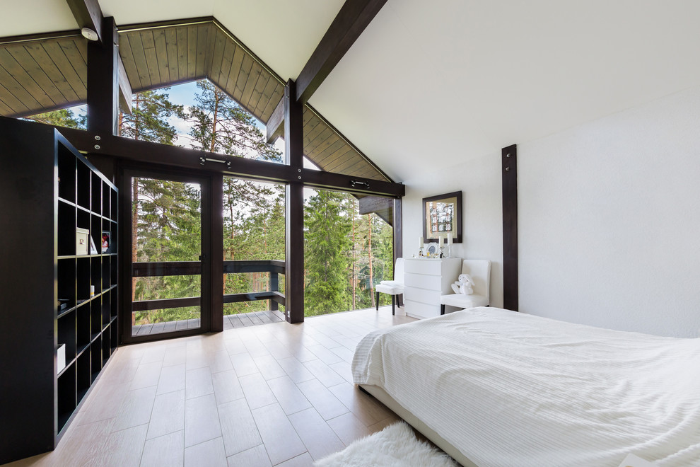 Стеклянный дом в лесу