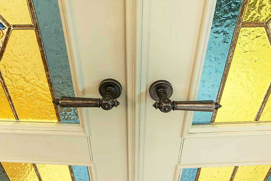 Окрашенные двери